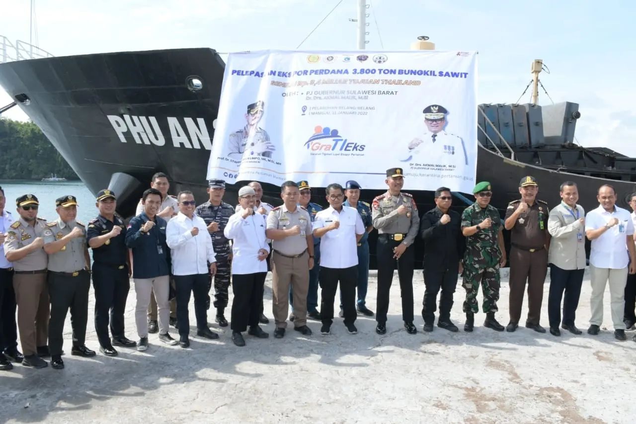 Rp8,4 Miliar Bungkil Sawit Diekspor dari Sulbar, Akmal Desak Segera ada Bea Cukai 